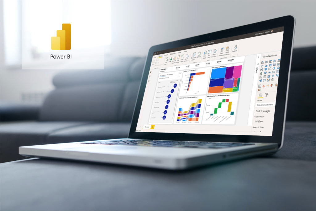 Un port&aacute;til con la pantalla de un informe de Power BI