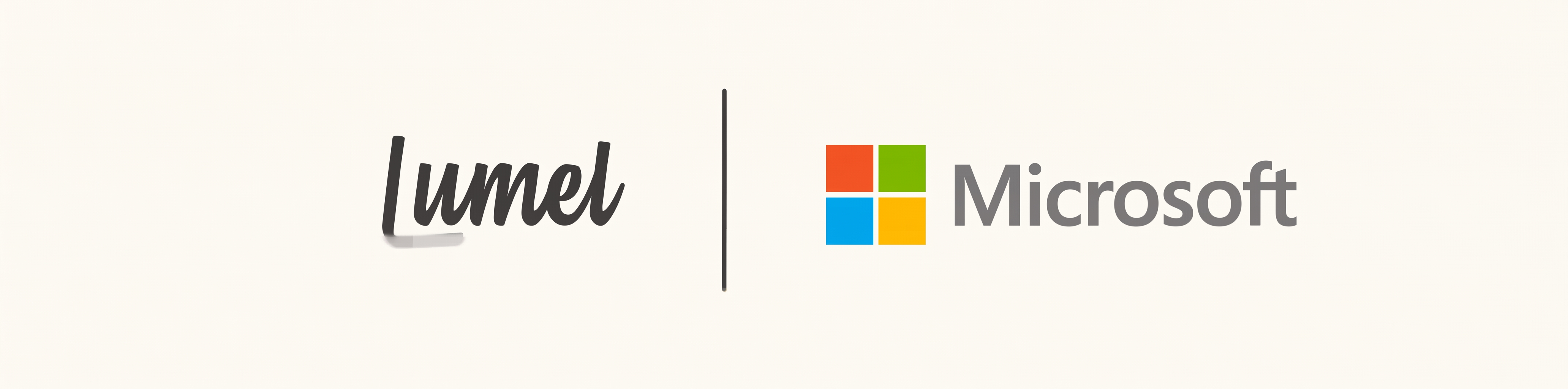 Logotipos de Lumel y Microsoft colocados lado a lado y separados por una línea vertical sobre un fondo claro